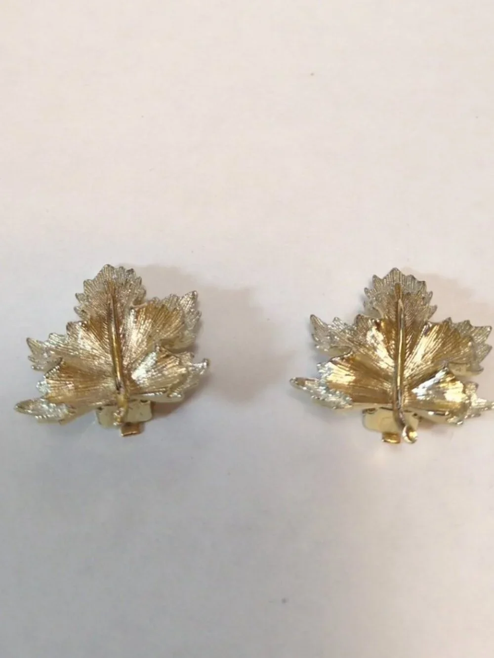 Vintage Sarah Coventry Maple Leaf Brooch Clipon Earring Set Van Lou Jewlers Box